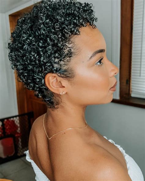Short Curly Hairstyle For Black Women
