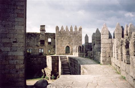 Monumentos De Guimarães Castelo De GuimarÃes