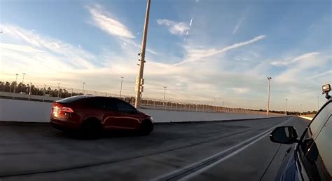 Lamborghini Urus Drag Races Tesla Model X P100d Sets 14 Mile Suv
