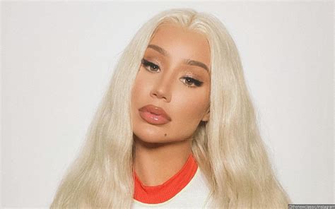 Iggy Azalea Tells Fans To Shut Up After Being Roasted Over
