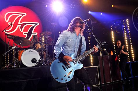 Foo Fighters Celebrate Sonic Highways Dvd With Intimate L A Concert Billboard