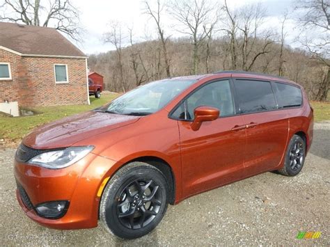 2018 Copper Pearl Chrysler Pacifica Touring L Plus 124842944