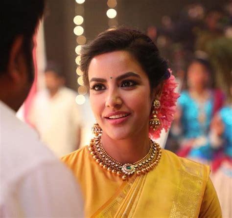 Priya Anand Stunning Look In A Traditional Saree Goes Viral On Social Media Thenewscrunch