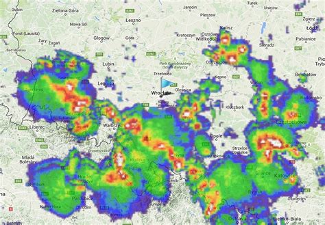 Na mapie zaznaczono miejsca zarejestrowanych wyładowań atmosferycznych z ostatnich dwóch godzin. Wrocław: Sobota była gorąca i burzowa. W stolicy Dolnego ...