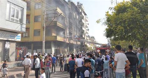 Tic.a.ş.'ye aittir.hiçbir surette haber, fotoğraf ve videonun tamamı veya bir kısmı yazılı sözleşme yapılmadan veya abone olmadan kullanılamaz. Mersin'de yangın: 15 kişi yaralandı! - Son Dakika Haberler