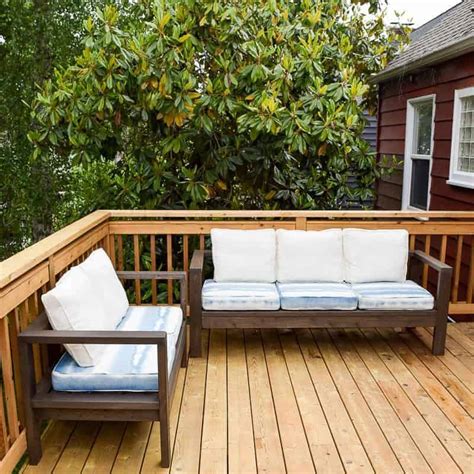 A deck is the perfect way to extend your living area to the outdoors and improve the value of your home. DIY Outdoor Loveseat and Sofa - The Handyman's Daughter