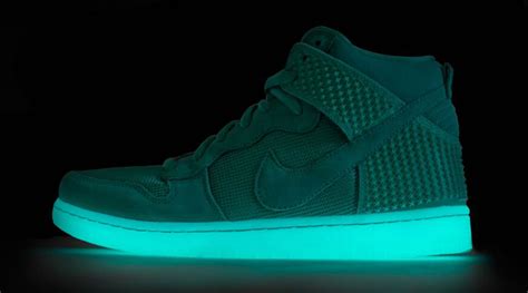 Ide Populer 41 Sepatu Nike Glow In The Dark