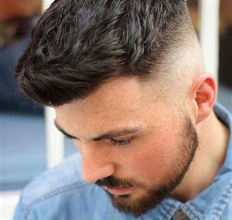 L'opération est habituellement réalisée sur les deux oreilles, mais peut parfois être unilatérale. coiffure homme long nez - Coupe pour homme