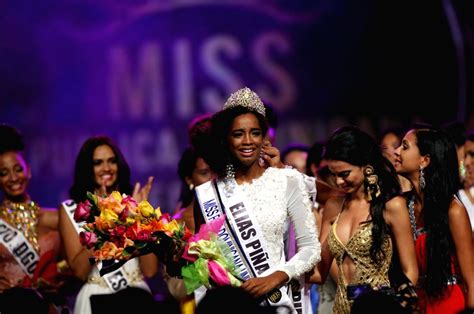 yaritza reyes celebrates after being elected miss dominican republic 2013