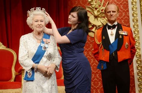 Queen Elizabeth Waxwork At Madame Tussauds All Photos