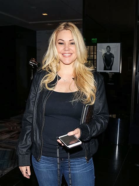 Who Is Shanna Moakler 5 Things To Know About Travis Barkers Ex Wife