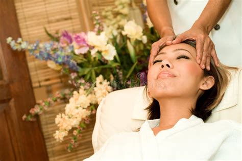asiatische massage stockfoto bild von ästhetisch massage 2996074