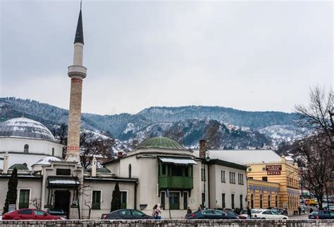 Altes Stadtstadtbild Sarajevos Durch Den Fluss ...