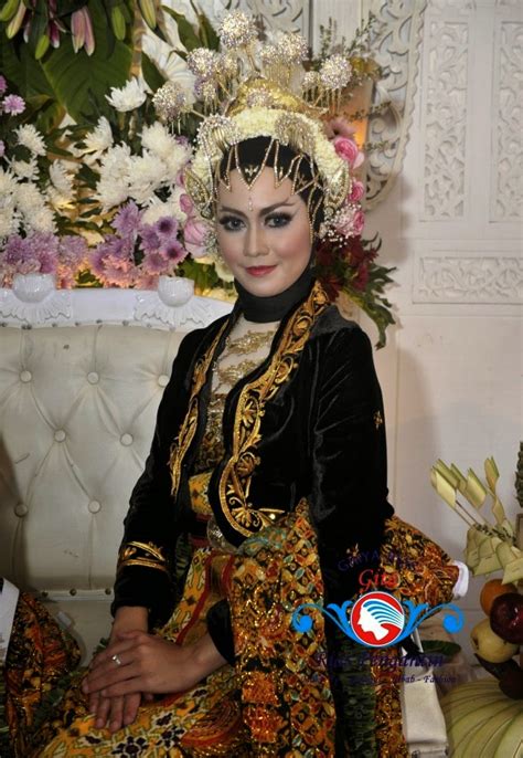 Rias Pengantin Jogya Paes Ageng Dodot Kanigaran Muslim Di Jakarta Gita Salon