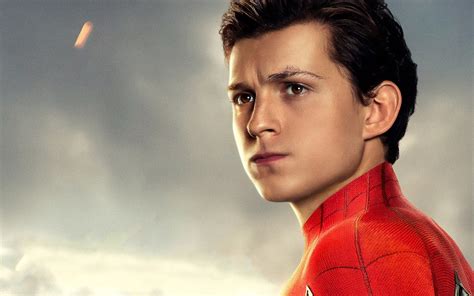 2880x1800 Tom Holland As Peter Parker Spider Man Far From Home Poster