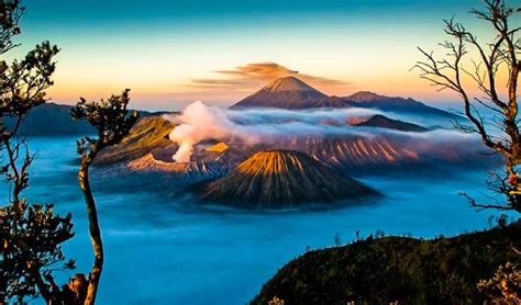 Wallpaper Gunung Semeru Hd Earth Pics On Twitter In 2021 Best Places