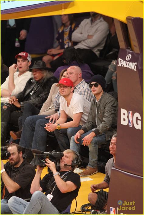 Zac Efron Instant Camera At Lakers Game Photo 629048 Photo Gallery