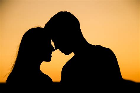 Two Couple Kiss Together Romantic Photo Fasworking