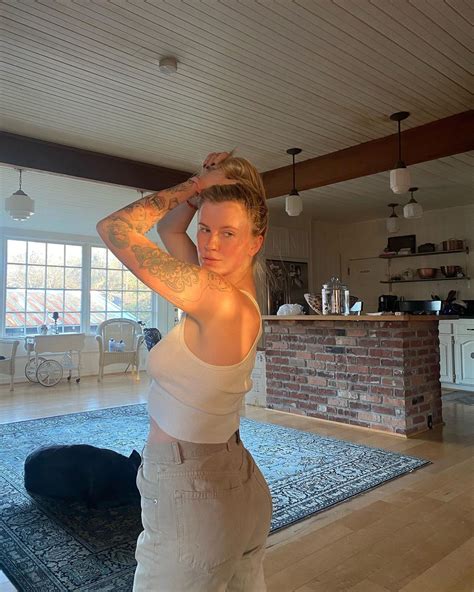 Ireland Baldwin Braless Show Off Her Big Tits Photos The Fappening