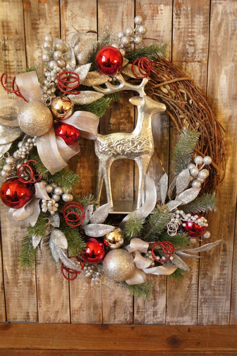 70 Inspiring Christmas Wreath Decorating Ideas Youll Love