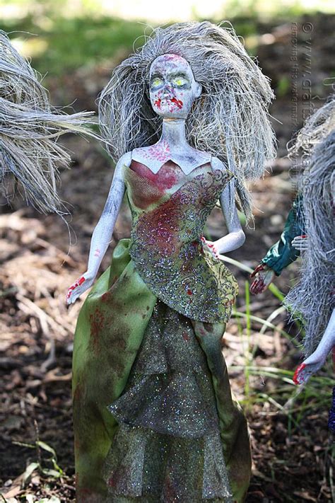 Diy Barbie Zombie Tutorial From Crafts By Amanda These Barbie Zombies Were Inspired By The Wal
