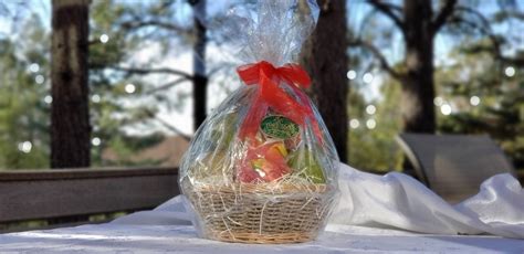 Ts Of Good Taste Exotic Fruit Basket And Deluxe Pantry Box