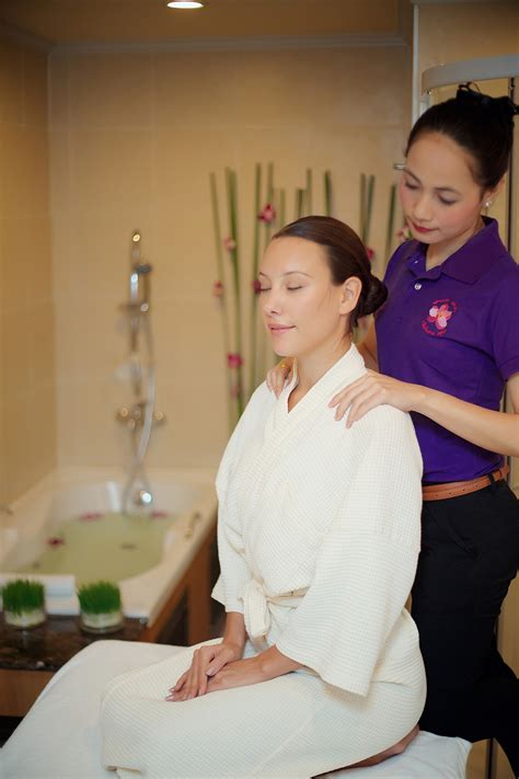 Aroma Therapy Massage Sakura Spa Ekamai