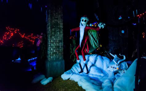 Thoughts On The House Of Mouse Haunted Mansion Holiday A Classic Spooky Ride Given A Seasonal