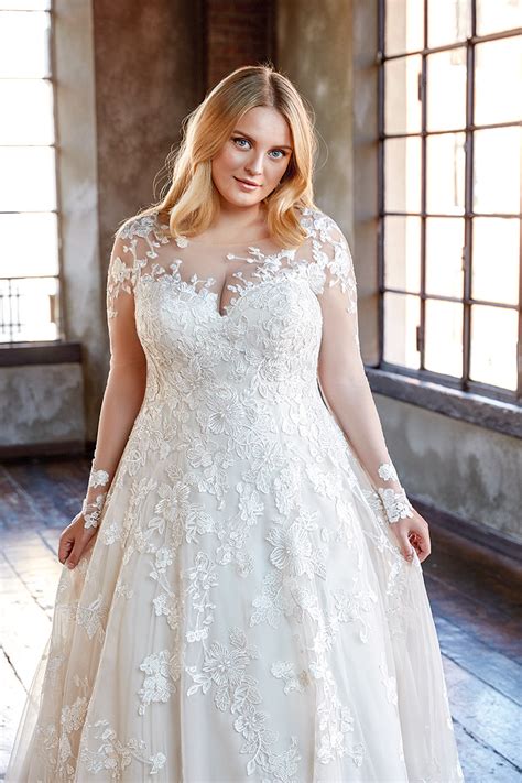 Für dich als cinderella bride haben wir es zur aufgabe gemacht, deine wundervollen kurven gekonnt in szene zu setzen. Eddy K - Curvy Brautkleider › Sissi Brautmoden Magdeburg