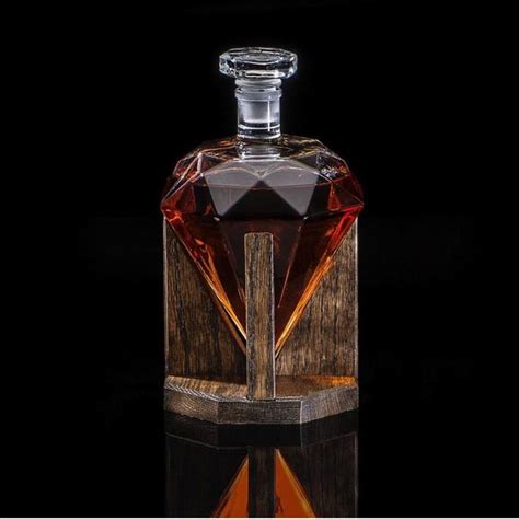 Diamond Shaped Decanter With Wooden Base In 2020 Whiskey Decanter Cigars And Whiskey Decanters