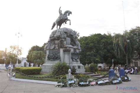 Monumento A San Martín En Plaza 25 De Mayo La Marca Del Libertador En