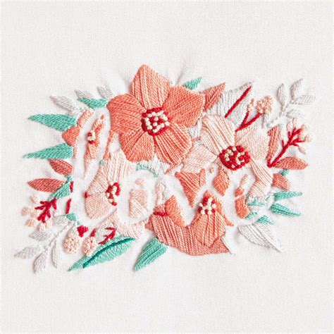 Alles, was sie brauchen, um mit dem nähen ihrer eigenen stickerei zu beginnen. Blumen Sticken Vorlagen