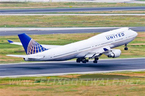 United Airlines Boeing 747 400 Departing Runway 25c At Frankfurt Airport