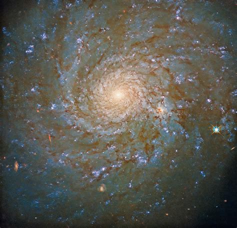 Nasas Hubble Space Telescope Captures Amazing Image Of Ngc 4571 A