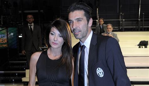 Sie interviewt einen ehemaligen teamkollegen, gennaro gattuso. Euro2016: chi sono le WAGS più famose della nazionale ...