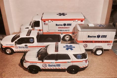 Custom Greenlight Boston Ems Ambulance Station Set F150 Explorer
