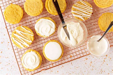 The Difference Between Frosting Icing And Glazes Used For Baked Goods