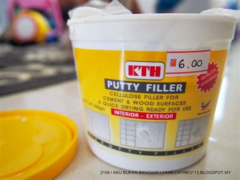 Jika ada bagian seng yang tidak rata karena tertekuk anda bisa meratakannya kembali dengan mengetuk dengan palu. aku bukan bidadari: DIY :: tampal lubang kesan paku di dinding batu