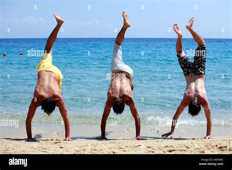 Man Doing Handstands Hi Res Stock Photography And Images Alamy