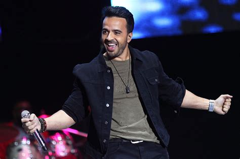 .@luisfonsi & @rauwalejandro's vacio hits no. Indicação Musical: Luis Fonsi - A ODISSEIA