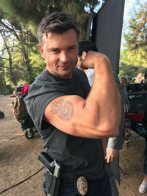 Tom Welling On Lucifer Hombres Famosos Actores Guapos Hombres Guapos