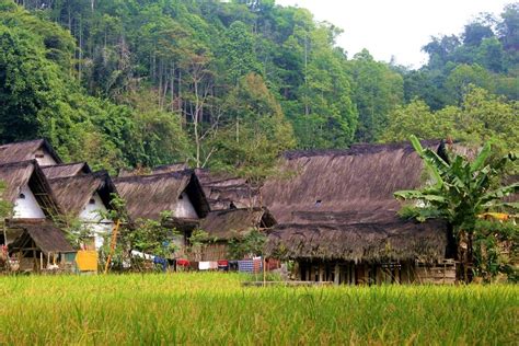 7 Rumah Adat di Jawa Barat dan Keunikannya, Tahukah Anda? - WisataHits
