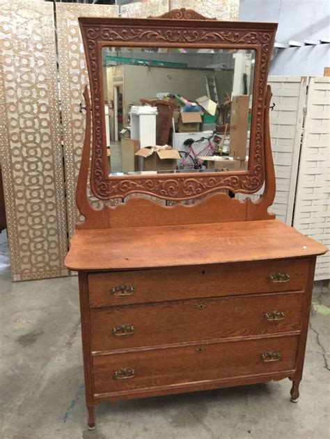 Sold At Auction Antique Carved Oak 3 Drawer Vanity Dresser With Ornate