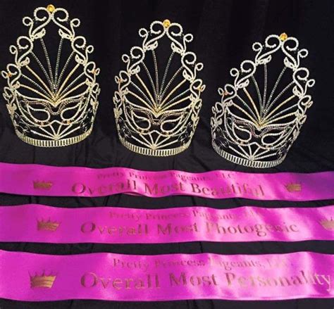 ปักพินโดย lauren 👑💎🌹🌴🌺 ️ ♌️ ใน pageant crowns trophies