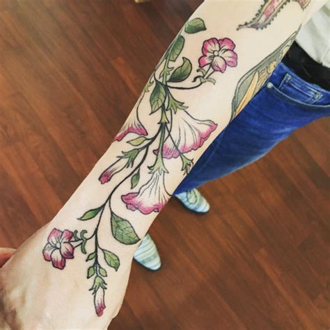 This Perfectly Drawn Vine Vine Tattoos Floral Tattoo Floral Tattoo Sleeve