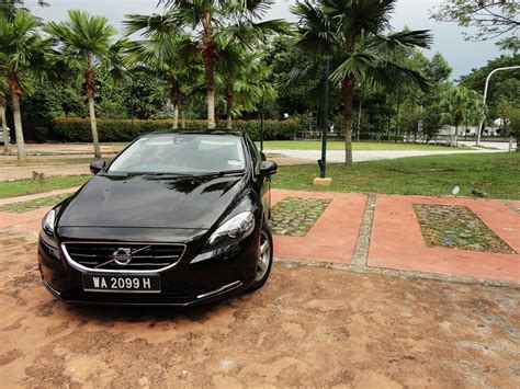 Latest details about volvo v40's mileage, configurations, images, colors & reviews available at carandbike. Motoring-Malaysia: TEST DRIVE: VOLVO V40 T4 1.6 - Tested ...