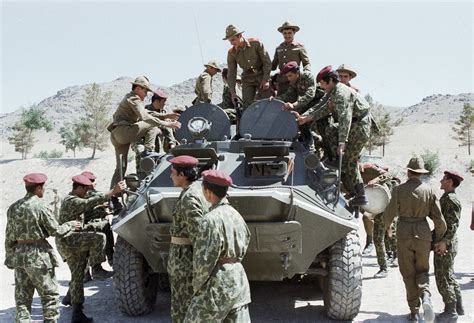 Jun 16, 2021 · commenti perché non ci serve una nuova guerra fredda. ¿Por qué la URSS envió tropas a Afganistán? - Russia Beyond ES