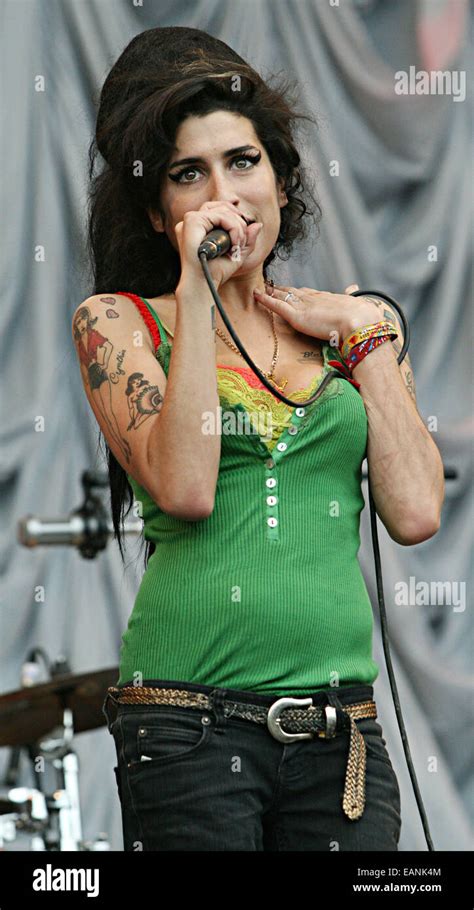 Glastonbury 2007 Amy Winehouse Hi Res Stock Photography And Images Alamy