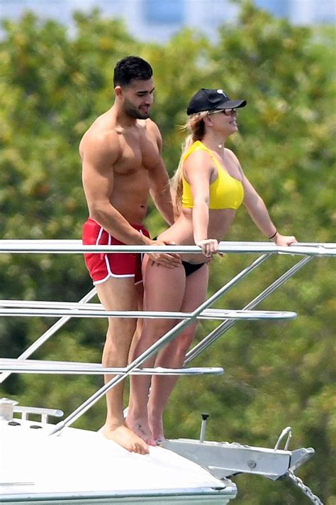 Britney Spears Wears A Yellow And Black Bikini While Enjoying A Day On A Yacht With Babefriend