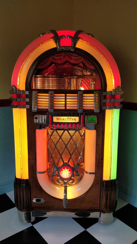 Beautiful 78rpm Wurlitzer 1015 With Added Bluetooth Functionality The